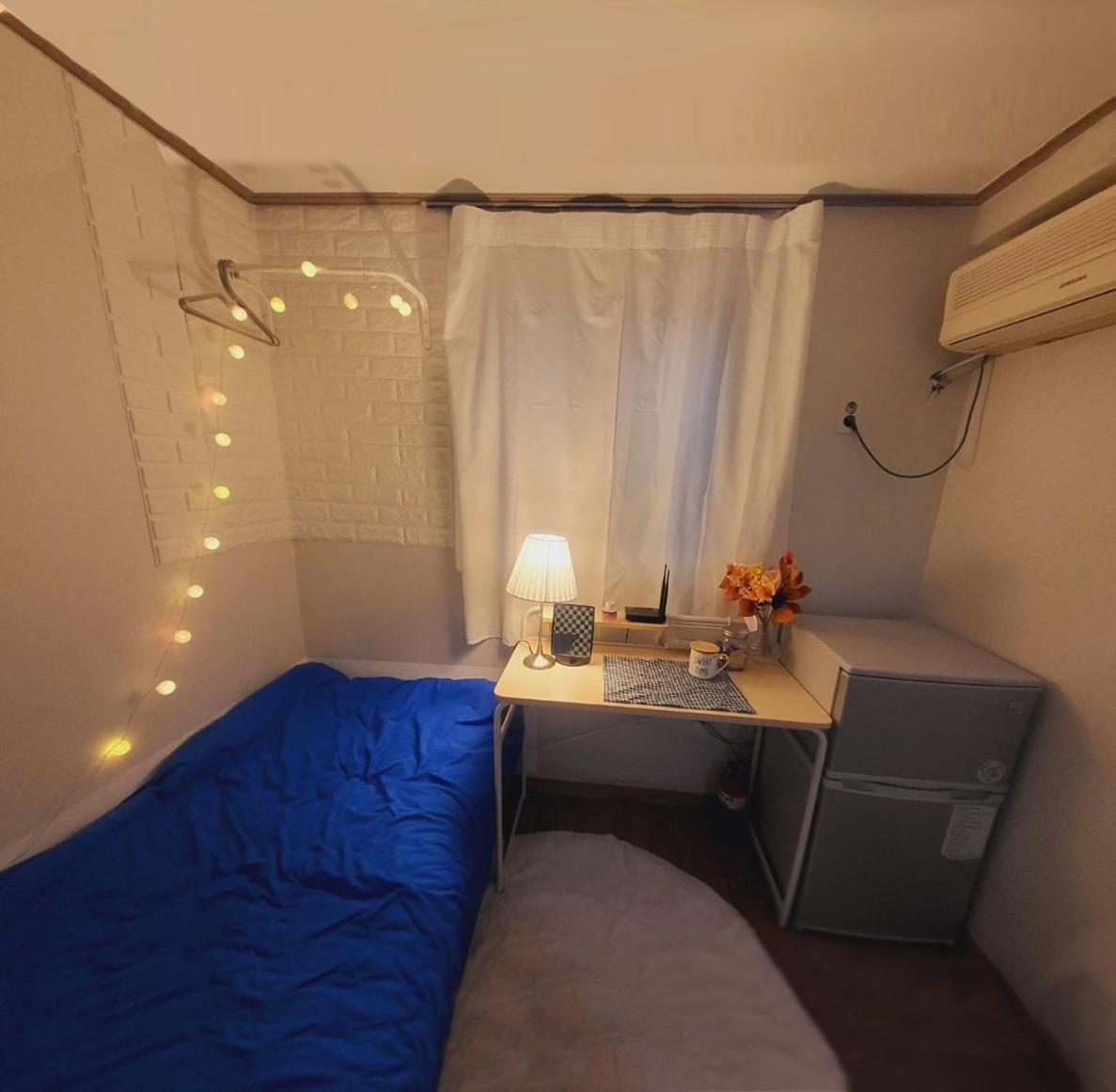 Nine Rod Hostel *